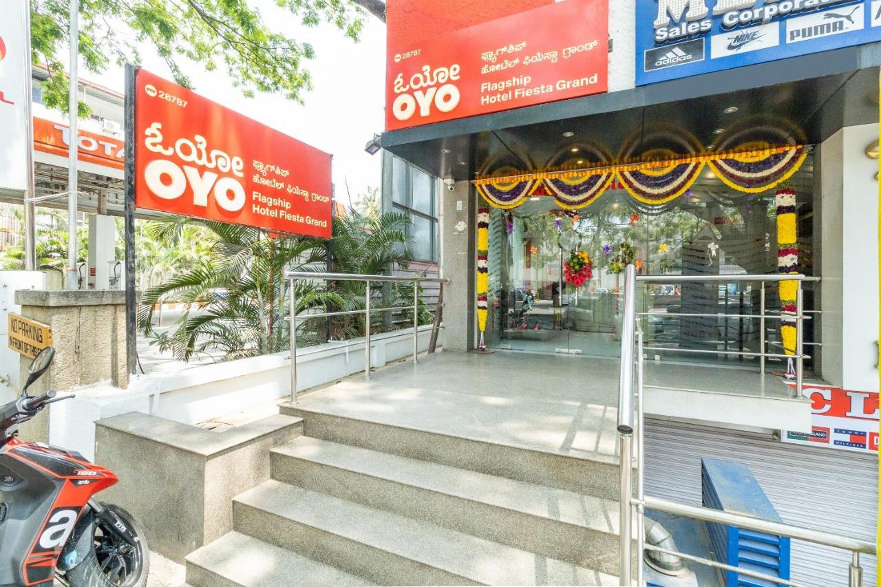 Oyo Hotel Fiesta Grand Bangalore Esterno foto